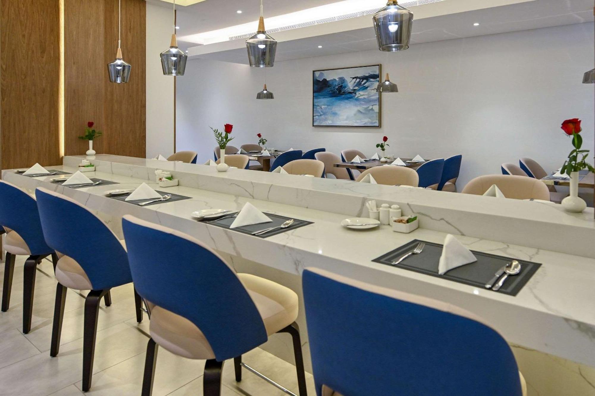 Comfort Hotel Jeddah King Road Exterior photo