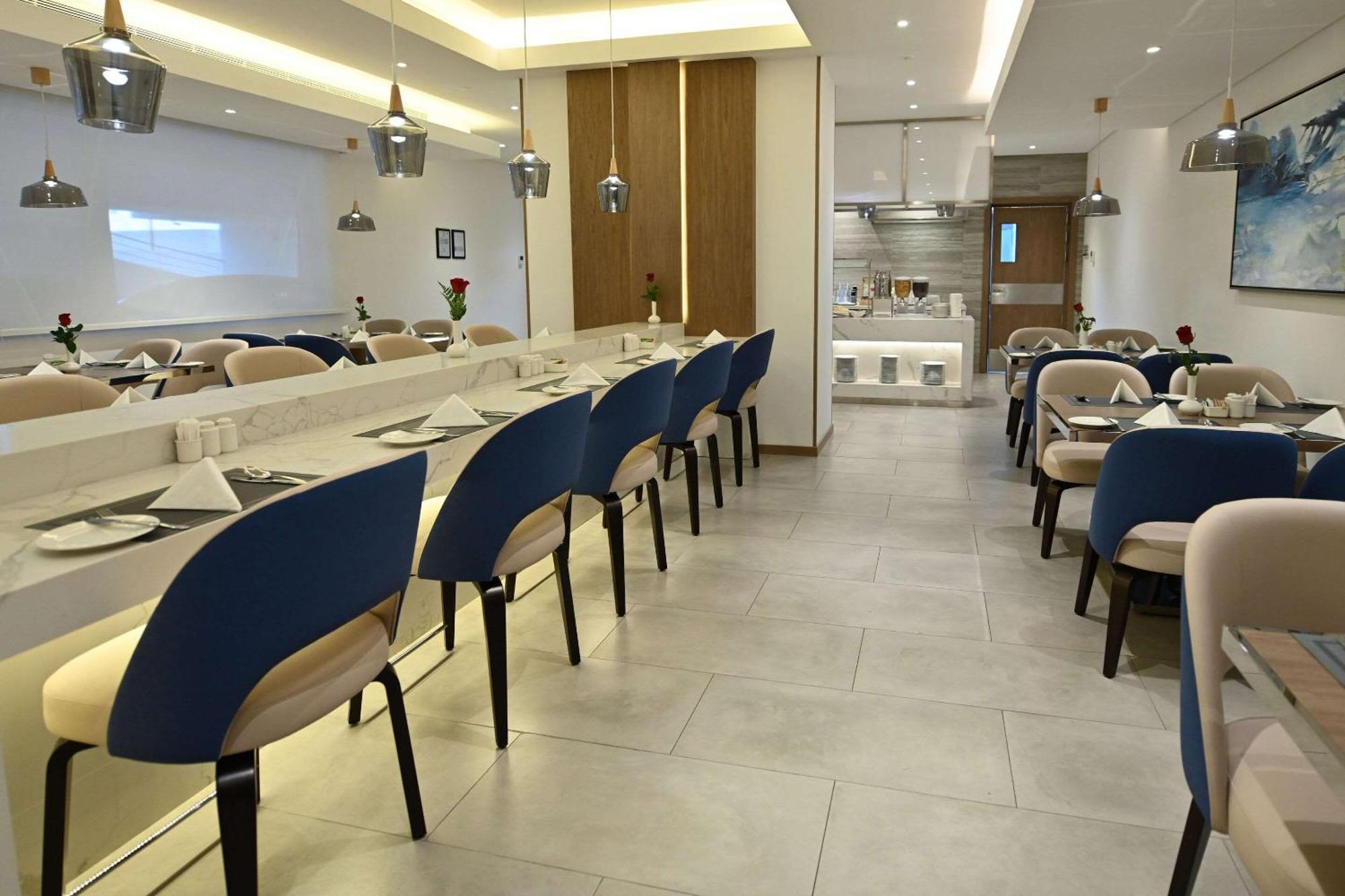 Comfort Hotel Jeddah King Road Exterior photo
