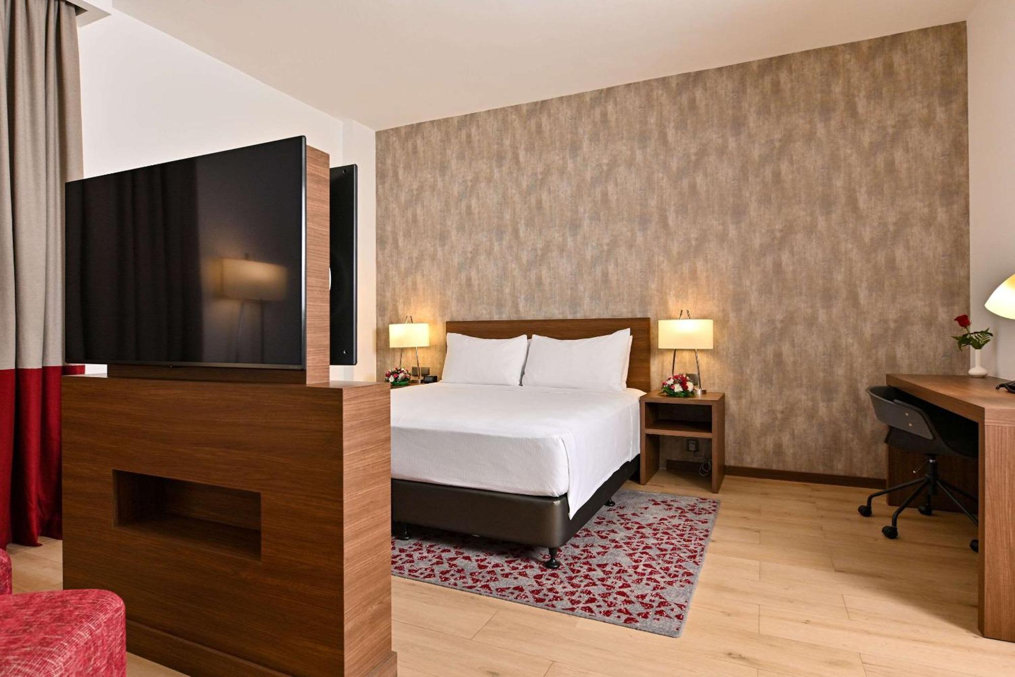 Comfort Hotel Jeddah King Road Exterior photo