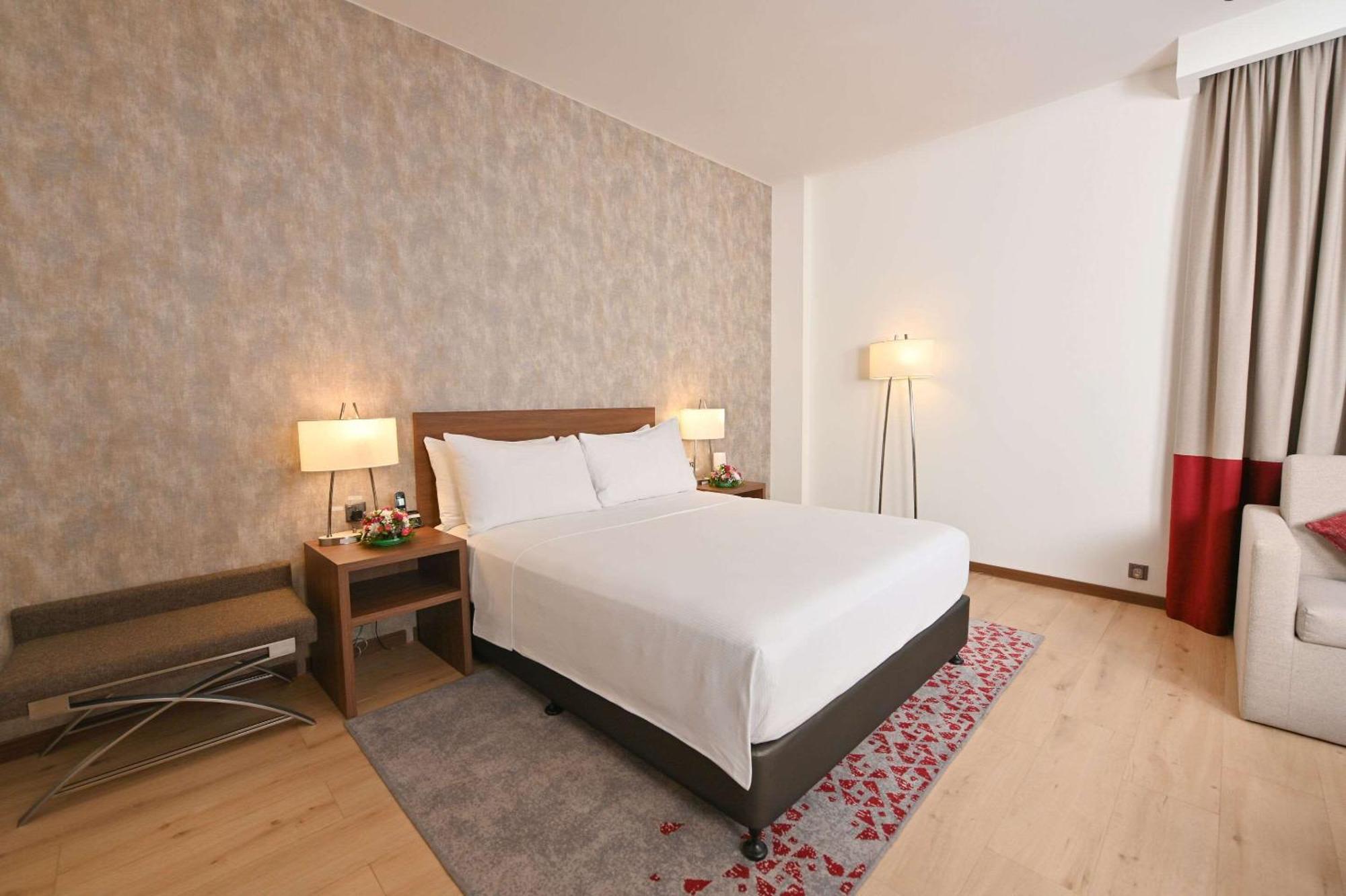 Comfort Hotel Jeddah King Road Exterior photo